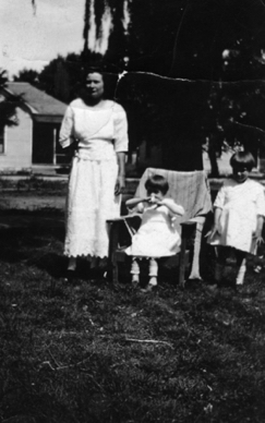 Nora, Vivan and Gail - ca 1919